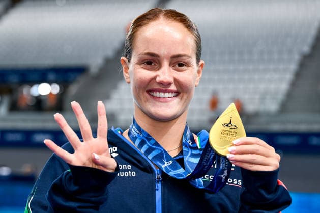 Chiara Pellacani of Italy shows the gold medal, her fourth in this championship, after competing in the diving 3m Springboard Women Final during the European Aquatics Championships at the Olympic Aquatic Center in Paris (France), August 4, 2026. Andrea Staccioli