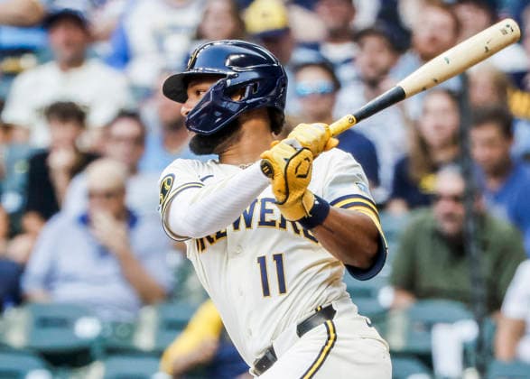 Milwaukee Brewers left fielder Jackson Chourio hits a single in the first inning of the MLB, Baseball Herren, USA game between the Pittsburgh Pirates and the Milwaukee Brewers at American Family Field in Milwaukee, Wisconsin on Tuesday, August 4, 2026.  MIL20260804804 TANNENxMAURY