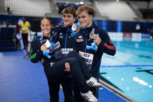 Women 3m springboard diving final European Aquatics Championships - Saint-Denis Men’s 10m platform synchro diving s silver medallists Italy s divers Simone Conte and Raffaele Pelligra pose with Women’s 3m springboard diving s gold medallist Italy s diver Chiara Pellacani after their medals ceremonies during the LEN European Aquatics Championships, at the Olympic Aquatics Centre in Saint-Denis, northeastern suburbs of Paris, on August 4, 2026. Photo by Raphael Lafargue ABACAPRESS.COM Saint-Denis France  Copyright: xLafarguexRaphael ABACAx