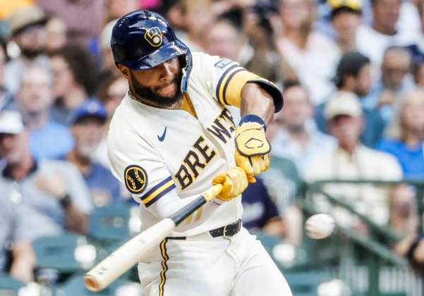 Milwaukee Brewers left fielder Jackson Chourio hits a home run in the third inning of the MLB, Baseball Herren, USA game between the Pittsburgh Pirates and the Milwaukee Brewers at American Family Field in Milwaukee, Wisconsin on Tuesday, August 4, 2026.  MIL20260804811 TANNENxMAURY