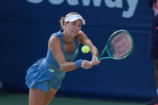 WTA, Tennis Damen Masters 1000 National Bank Open Toronto 2026 - Round of 64 - Day 4 McCartney Kessler of United States lunges to play a backhand during the Women™s Singles round of 64 match against Anna Kalinskaya of Russia on day 4 of the WTA Masters 1000 National Bank Open at Sobeys Stadium on August 4, 2026, in Toronto, Canada. (Photo by Leonardo Ramirez Eyepix Group) Copyright: xLeonardoxRamirezx xEyepixxGroupx LR_04082026_08171