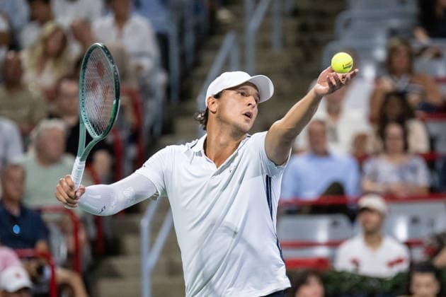 MONTREAL, QC - AUGUST 04: Luciano Darderi from Italia serves against Gabriel Diallo from Canada from Italia during their singles second round match on day three of the ATP, Tennis Herren 1000 National Bank Open presented by Rogers at Stade IGA on August 4, 2026 in Montreal, Quebec, Canada. (Photo by Vincent Ethier Icon Sportswire) TENNIS: AUG 04 National Bank Open EDITORIAL USE ONLY Icon270804091