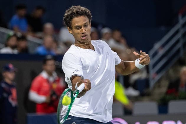 MONTREAL, QC - AUGUST 04: Gabriel Diallo from Canada returns the ball against Luciano Darderi from Italia during their singles second round match on day three of the ATP, Tennis Herren 1000 National Bank Open presented by Rogers at Stade IGA on August 4, 2026 in Montreal, Quebec, Canada. (Photo by Vincent Ethier Icon Sportswire) TENNIS: AUG 04 National Bank Open EDITORIAL USE ONLY Icon270804102