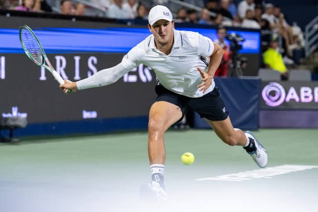 MONTREAL, QC - AUGUST 04: Luciano Darderi from Italia returns the ball against Gabriel Diallo from Canada from Italia during their singles second round match on day three of the ATP, Tennis Herren 1000 National Bank Open presented by Rogers at Stade IGA on August 4, 2026 in Montreal, Quebec, Canada. (Photo by Vincent Ethier Icon Sportswire) TENNIS: AUG 04 National Bank Open EDITORIAL USE ONLY Icon270804128