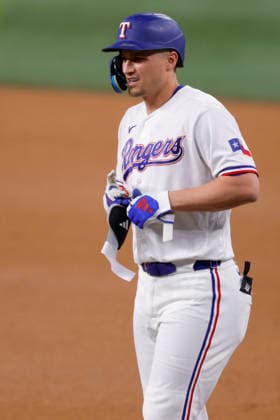 August 4, 2026, Arlington, Texas, USA: Texas Rangers designated hitter COREY SEAGER (5) hits a single in a baseball game, Tuesday, Aug. 4, 2026, in Arlington, Texas. Arlington USA - ZUMAa325 20260804_zsa_a325_019 Copyright: xDavidxBalleringxIix