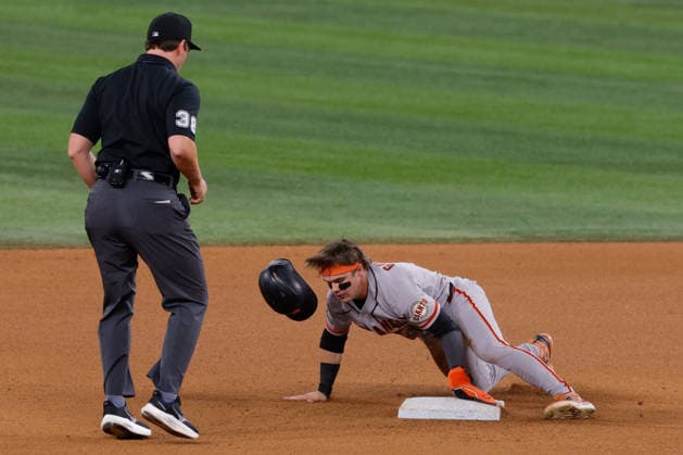 August 4, 2026, Arlington, Texas, USA: San Francisco Giants center fielder DREW GILBERT (0) looses his helmet in a baseball game, Tuesday, Aug. 4, 2026, in Arlington, Texas. Arlington USA - ZUMAa325 20260804_zsa_a325_024 Copyright: xDavidxBalleringxIix