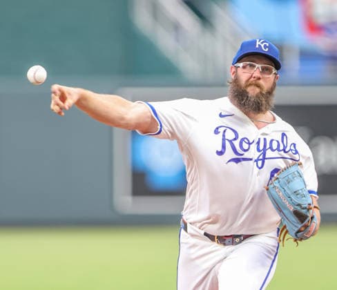AUG 04, 2026: Kansas City Royals relief pitcher Randy Dobnak (62) warms up before the game at Kauffman Stadium Kansas City, MO. CSM Kansas City United States - ZUMAc04_ 20260804_zma_c04_041 Copyright: xRomanxPunox