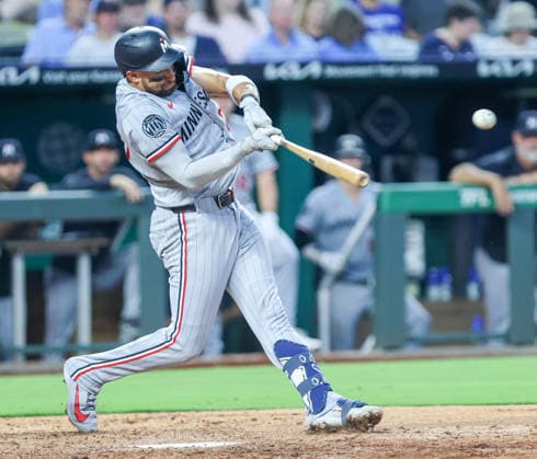 AUG 04, 2026: Minnesota Twins first baseman Royce Lewis (23) at bat against the Kansas City Royals at Kauffman Stadium Kansas City, MO. CSM Kansas City United States - ZUMAc04_ 20260804_zma_c04_045 Copyright: xRomanxPunox
