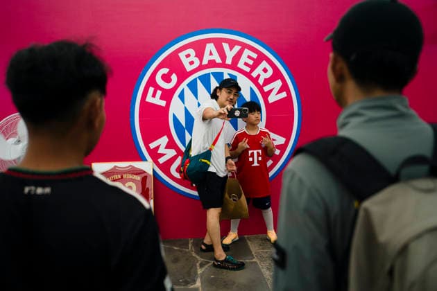 August 4, 2026, Seogwipo, Jeju, South Korea: Fans purchase FC Bayern Munich merchandise before an exhibition match between BundesligaÃ¢â‚¬â ¢s FC Bayern Munich and K League 1Ã¢â‚¬â ¢s Jeju SK FC, during the Audi Football Summit 2026 on Tuesday, Aug. 4, 2026 at the Jeju World Cup Stadium in Seogwipo, South Korea. Seogwipo South Korea - ZUMAh163 20260804_znp_h163_005 Copyright: xJintakxHanx