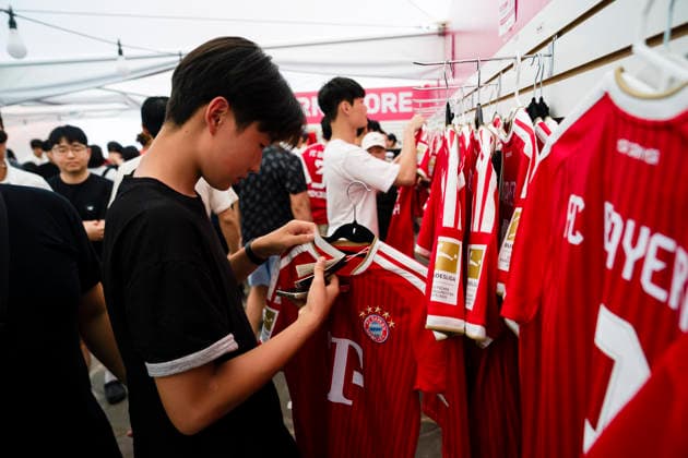 August 4, 2026, Seogwipo, Jeju, South Korea: Fans purchase FC Bayern Munich merchandise before an exhibition match between BundesligaÃ¢â‚¬â ¢s FC Bayern Munich and K League 1Ã¢â‚¬â ¢s Jeju SK FC, during the Audi Football Summit 2026 on Tuesday, Aug. 4, 2026 at the Jeju World Cup Stadium in Seogwipo, South Korea. FC Bayern Munich 2:1 Jeju SK FC Exhibition  - ZUMAh163 20260804_znp_h163_007 Copyright: xJintakxHanx