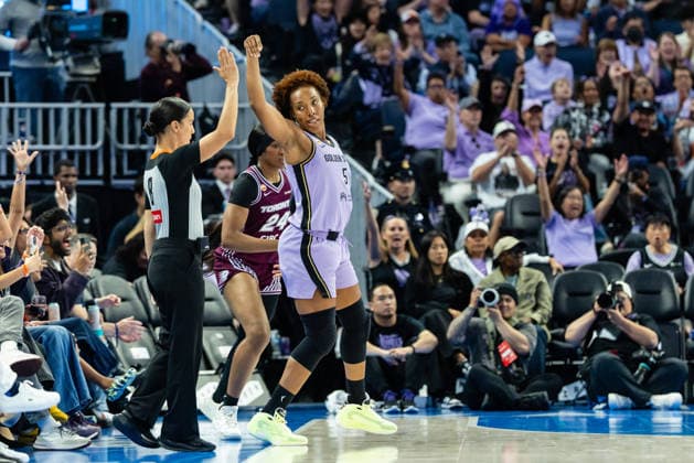 SAN FRANCISCO, CA - AUGUST 04: Kayla Thornton 5 of the Golden State Valkyries reacts to scoring a three during a WNBA, Basketball Damen, USA game against the Toronto Tempo on August 4, 2026 at Chase Center in San Francisco, CA. (Photo by Matthew Huang Icon Sportswire) WNBA: AUG 04 Toronto Tempo at Golden State Valkyries EDITORIAL USE ONLY Icon260804008