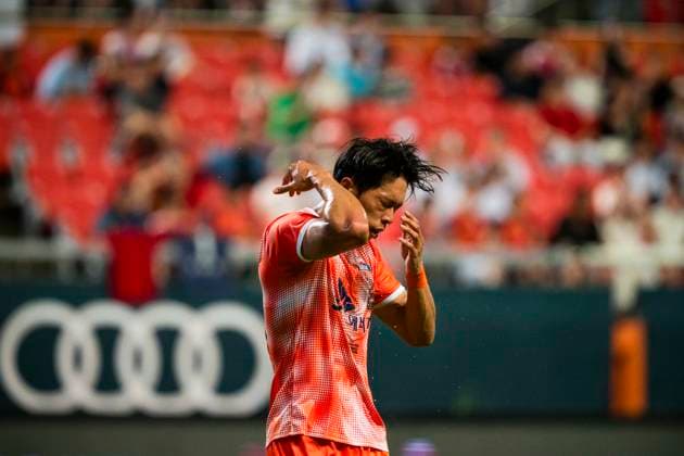 August 4, 2026, Seogwipo, Jeju, South Korea: Jeju SK FC defender KIM JAEWOO (41) wipes his face after pouring water on himself during an exhibition match between BundesligaÃ¢â‚¬â ¢s FC Bayern Munich and K League 1Ã¢â‚¬â ¢s Jeju SK FC, during the Audi Football Summit 2026 on Tuesday, Aug. 4, 2026 at the Jeju World Cup Stadium in Seogwipo, South Korea. Seogwipo South Korea - ZUMAh163 20260804_znp_h163_024 Copyright: xJintakxHanx