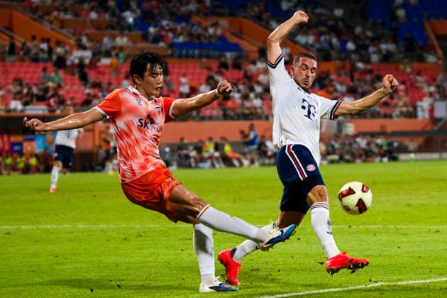 August 4, 2026, Seogwipo, Jeju, South Korea: Jeju SK FC defender HEO KANGJUN (4) clears the ball as FC Bayern Munich midfielder ARIJON IBRAHIMOVIC (22) tries to block it in an exhibition match between BundesligaÃ¢â‚¬â ¢s FC Bayern Munich and K League 1Ã¢â‚¬â ¢s Jeju SK FC, during the Audi Football Summit 2026 on Tuesday, Aug. 4, 2026 at the Jeju World Cup Stadium in Seogwipo, South Korea. FC Bayern Munich 2:1 Jeju SK FC Exhibition  - ZUMAh163 20260804_znp_h163_056 Copyright: xJintakxHanx