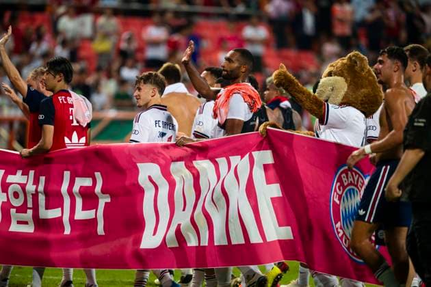 August 4, 2026, Seogwipo, Jeju, South Korea: FC Bayern Munich players thank the crowd after an exhibition match between BundesligaÃ¢â‚¬â ¢s FC Bayern Munich and K League 1Ã¢â‚¬â ¢s Jeju SK FC, during the Audi Football Summit 2026 on Tuesday, Aug. 4, 2026 at the Jeju World Cup Stadium in Seogwipo, South Korea. FC Bayern Munich 2:1 Jeju SK FC Exhibition  - ZUMAh163 20260804_znp_h163_063 Copyright: xJintakxHanx