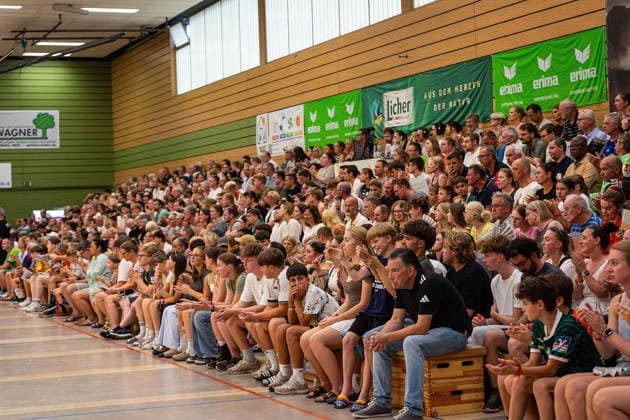 04.08.2026, xovx, Handball Lindencup, HSG Wetzlar - TV Hüttenberg Volles Haus beim Mittelhessenderby zwischen der HSG Wetzlar und dem TV Hüttenberg beim Lindencup in der Stadthalle Linden. Linden Stadthalle Hessen Deutschland (DE) *** August 4, 2026, xovx, Lindencup Handball, HSG Wetzlar vs. TV Hüttenberg. A full house for the Central Hesse derby between HSG Wetzlar and TV Hüttenberg at the Lindencup in the Linden City Hall, Linden, Hesse, Germany, DE