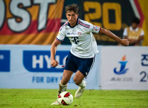 August 4, 2026, Seogwipo, Jeju, South Korea: FC Bayern Munich midfielder TOM BISCHOF (8) dribbles the ball in an exhibition match between BundesligaÃ¢â‚¬â ¢s FC Bayern Munich and K League 1Ã¢â‚¬â ¢s Jeju SK FC, during the Audi Football Summit 2026 on Tuesday, Aug. 4, 2026 at the Jeju World Cup Stadium in Seogwipo, South Korea. Seogwipo South Korea - ZUMAh163 20260804_znp_h163_043 Copyright: xJintakxHanx