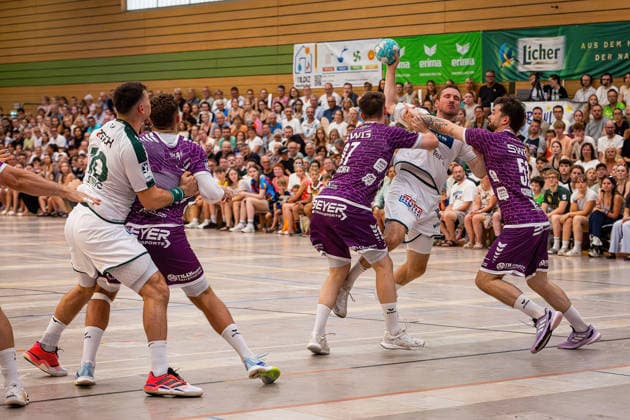 04.08.2026, xovx, Handball Lindencup, HSG Wetzlar - TV Hüttenberg v.l. Josip Simic (HSG Wetzlar), Leif Haack (TV Hüttenberg), David Kuntscher (TV Hüttenberg), Dominik Mappes (HSG Wetzlar), Hendrik Schreiber (TV Hüttenberg) Linden Stadthalle Hessen Deutschland (DE) *** August 4, 2026, xovx, Lindencup Handball, HSG Wetzlar vs. TV Hüttenberg: Josip Simic (HSG Wetzlar), Leif Haack (TV Hüttenberg), David Kuntscher (TV Hüttenberg), Dominik Mappes (HSG Wetzlar), Hendrik Schreiber (TV Hüttenberg); Linden Stadthalle, Hesse, Germany, DE