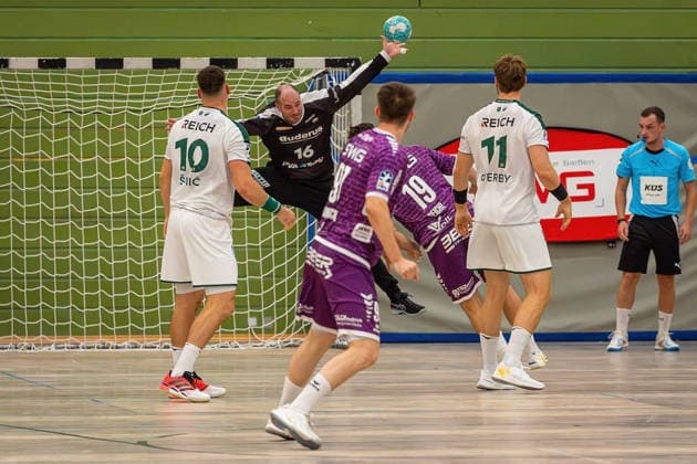 04.08.2026, xovx, Handball Lindencup, HSG Wetzlar - TV Hüttenberg v.l. Josip Simic (HSG Wetzlar), Laszlo Bartucz (HSG Wetzlar), David Kuntscher (TV Hüttenberg), Vit Reichl (TV Hüttenberg), Petter Överby (HSG Wetzlar) Linden Stadthalle Hessen Deutschland (DE) *** August 4, 2026, xovx, Lindencup Handball, HSG Wetzlar vs. TV Hüttenberg: Josip Simic (HSG Wetzlar), Laszlo Bartucz (HSG Wetzlar), David Kuntscher (TV Hüttenberg), Vit Reichl (TV Hüttenberg), Petter Överby (HSG Wetzlar); Linden Stadthalle, Hesse, Germany, DE
