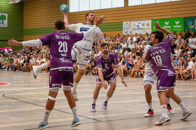 04.08.2026, xovx, Handball Lindencup, HSG Wetzlar - TV Hüttenberg v.l. Leif Haack (TV Hüttenberg), Dominik Mappes (HSG Wetzlar), Hendrik Schreiber (TV Hüttenberg), Josip Simic (HSG Wetzlar), Vit Reichl (TV Hüttenberg) Linden Stadthalle Hessen Deutschland (DE) *** August 4, 2026, xovx, Lindencup Handball, HSG Wetzlar vs. TV Hüttenberg: Leif Haack (TV Hüttenberg), Dominik Mappes (HSG Wetzlar), Hendrik Schreiber (TV Hüttenberg), Josip Simic (HSG Wetzlar), Vit Reichl (TV Hüttenberg); Linden Stadthalle, Hesse, Germany, DE