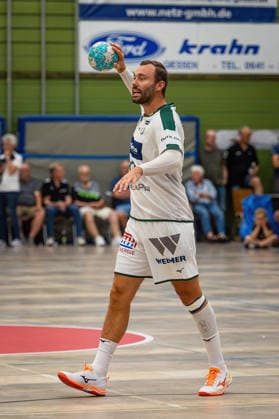 04.08.2026, xovx, Handball Lindencup, HSG Wetzlar - TV Hüttenberg Nikolaj Laesö (HSG Wetzlar), Freisteller Linden Stadthalle Hessen Deutschland (DE) *** August 4, 2026, xovx, Lindencup Handball, HSG Wetzlar vs. TV Hüttenberg, Nikolaj Laesö (HSG Wetzlar), cutout image, Linden Stadthalle, Hesse, Germany, DE