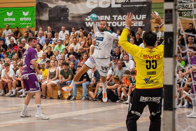 04.08.2026, xovx, Handball Lindencup, HSG Wetzlar - TV Hüttenberg v.l. David Kuntscher (TV Hüttenberg), Nikolaj Laesö (HSG Wetzlar), Yahav Shamir (TV Hüttenberg) Linden Stadthalle Hessen Deutschland (DE) *** August 4, 2026, xovx, Lindencup Handball, HSG Wetzlar vs. TV Hüttenberg – David Kuntscher (TV Hüttenberg), Nikolaj Laesö (HSG Wetzlar), Yahav Shamir (TV Hüttenberg), Linden Stadthalle, Hesse, Germany, DE