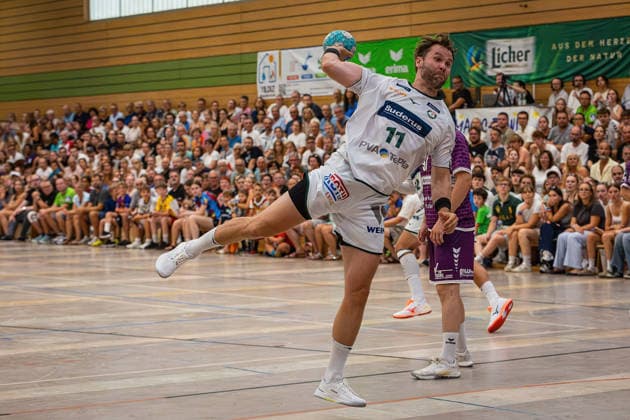 04.08.2026, xovx, Handball Lindencup, HSG Wetzlar - TV Hüttenberg v.l. Petter Överby (HSG Wetzlar), David Kuntscher (TV Hüttenberg) Linden Stadthalle Hessen Deutschland (DE) *** August 4, 2026, xovx, Lindencup Handball Tournament, HSG Wetzlar vs. TV Hüttenberg, Petter Överby (HSG Wetzlar), David Kuntscher (TV Hüttenberg), Linden Stadthalle, Hesse, Germany, DE