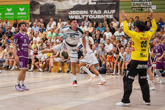 04.08.2026, xovx, Handball Lindencup, HSG Wetzlar - TV Hüttenberg v.l. Vit Reichl (TV Hüttenberg), Josip Simic (HSG Wetzlar), Nikolaj Laesö (HSG Wetzlar), Yahav Shamir (TV Hüttenberg), Tim Rüdiger (TV Hüttenberg) Linden Stadthalle Hessen Deutschland (DE) *** August 4, 2026, xovx, Lindencup Handball, HSG Wetzlar vs. TV Hüttenberg, Vit Reichl (TV Hüttenberg), Josip Simic (HSG Wetzlar), Nikolaj Laesö (HSG Wetzlar), Yahav Shamir (TV Hüttenberg), Tim Rüdiger (TV Hüttenberg), Linden Stadthalle, Hesse, Germany, DE