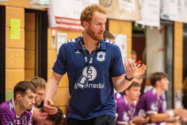 04.08.2026, xovx, Handball Lindencup, HSG Wetzlar - TV Hüttenberg Trainer Stefan Kneer (TV Hüttenberg). Linden Stadthalle Hessen Deutschland (DE) *** August 4, 2026, xovx, Lindencup Handball Tournament, HSG Wetzlar vs. TV Hüttenberg, Coach Stefan Kneer, TV Hüttenberg, Linden City Hall, Hesse, Germany, DE