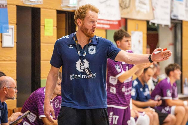 04.08.2026, xovx, Handball Lindencup, HSG Wetzlar - TV Hüttenberg Trainer Stefan Kneer (TV Hüttenberg). Linden Stadthalle Hessen Deutschland (DE) *** August 4, 2026, xovx, Lindencup Handball Tournament, HSG Wetzlar vs. TV Hüttenberg, Coach Stefan Kneer, TV Hüttenberg, Linden City Hall, Hesse, Germany, DE