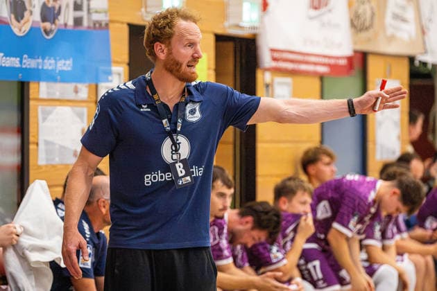 04.08.2026, xovx, Handball Lindencup, HSG Wetzlar - TV Hüttenberg Trainer Stefan Kneer (TV Hüttenberg). Linden Stadthalle Hessen Deutschland (DE) *** August 4, 2026, xovx, Lindencup Handball Tournament, HSG Wetzlar vs. TV Hüttenberg, Coach Stefan Kneer, TV Hüttenberg, Linden City Hall, Hesse, Germany, DE