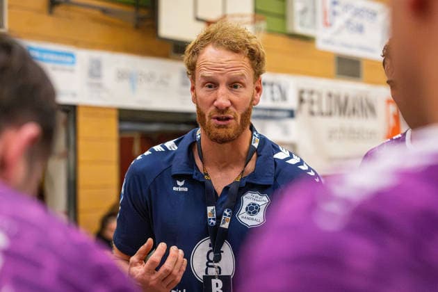 04.08.2026, xovx, Handball Lindencup, HSG Wetzlar - TV Hüttenberg Trainer Stefan Kneer (TV Hüttenberg) Linden Stadthalle Hessen Deutschland (DE) *** August 4, 2026, xovx, Lindencup Handball Tournament, HSG Wetzlar vs. TV Hüttenberg, Coach Stefan Kneer, TV Hüttenberg, Linden City Hall, Hesse, Germany, DE