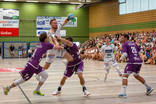 04.08.2026, xovx, Handball Lindencup, HSG Wetzlar - TV Hüttenberg v.l. David Sehnke (TV Hüttenberg), Tomas Piroch (HSG Wetzlar), Torsten Anselm (TV Hüttenberg), Paul Kompenhans (HSG Wetzlar), Leif Haack (TV Hüttenberg) Linden Stadthalle Hessen Deutschland (DE) *** August 4, 2026, xovx, Lindencup Handball, HSG Wetzlar vs. TV Hüttenberg: David Sehnke (TV Hüttenberg), Tomas Piroch (HSG Wetzlar), Torsten Anselm (TV Hüttenberg), Paul Kompenhans (HSG Wetzlar), Leif Haack (TV Hüttenberg); Linden Stadthalle, Hesse, Germany, DE