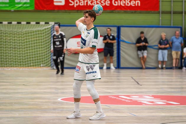 04.08.2026, xovx, Handball Lindencup, HSG Wetzlar - TV Hüttenberg Paul Kompenhans (HSG Wetzlar), Freisteller Linden Stadthalle Hessen Deutschland (DE) *** August 4, 2026, xovx, Lindencup Handball Tournament, HSG Wetzlar vs. TV Hüttenberg, Paul Kompenhans, HSG Wetzlar, Stock Photo, Linden City Hall, Hesse, Germany, DE