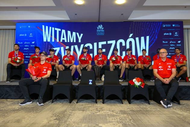 WARSZAWA 05.08.2026 POWROT REPREZENTACJI POLSKI SIATKARZY - ZLOTYCH MEDALISTOW LIGI NARODOW--- RETURN OF THE POLISH VOLLEYBALL TEAM - VNL GOLD MEDALIST TO WARSAW SIATKARZE FOT. ANNA KLEPACZKO FOTOPYK NEWSPIX.PL --- newspix.pl POLAND OUT! 
