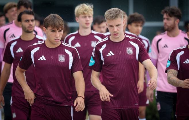 Anderlecht s Mihajlo Cvetkovic and Anderlecht s Oliver Antman arrive for a training session of Belgian first division soccer team RSC Anderlecht, on Wednesday 05 August 2026 in Anderlecht, in preparation of their upcoming game against Greek PAOK, in the third qualifying round of the UEFA Europa League. VIRGINIExLEFOUR  x182778465x