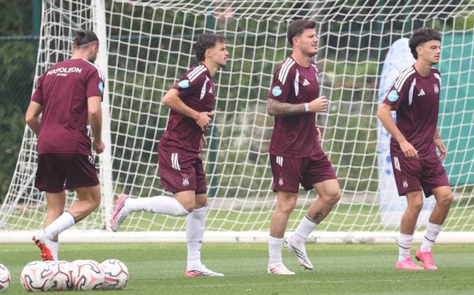 Anderlecht s Lukas Ambros, Anderlecht s Giulian Biancone and Anderlecht s Tristan Degreef pictured in action during a training session of Belgian first division soccer team RSC Anderlecht, on Wednesday 05 August 2026 in Anderlecht, in preparation of their upcoming game against Greek PAOK, in the third qualifying round of the UEFA Europa League. VIRGINIExLEFOUR  x182778552x