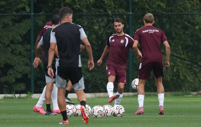 Anderlecht s Enric Llansana pictured in action during a training session of Belgian first division soccer team RSC Anderlecht, on Wednesday 05 August 2026 in Anderlecht, in preparation of their upcoming game against Greek PAOK, in the third qualifying round of the UEFA Europa League. VIRGINIExLEFOUR  x182778589x