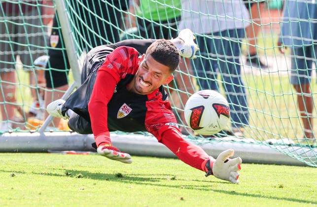05.08.2026, Deutschland, Grassau, Fußball Bundesliga, Saison 2026 2027, Trainingslager VfB Stuttgart, Fabian Bredlow *** August 5, 2026, Germany, Grassau, Bundesliga, 2026–2027 season, VfB Stuttgart training camp, Fabian Bredlow