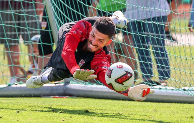 05.08.2026, Deutschland, Grassau, Fußball Bundesliga, Saison 2026 2027, Trainingslager VfB Stuttgart, Fabian Bredlow *** August 5, 2026, Germany, Grassau, Bundesliga, 2026–2027 season, VfB Stuttgart training camp, Fabian Bredlow