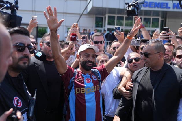 Egyptian football star Mohamed Salah arrives in Istanbul ISTANBUL, TURKIYE – AUGUST 5: Egyptian football star Mohamed Salah, who has reached a transfer agreement with Trabzonspor, is welcomed by fans upon his arrival at Istanbul Airport in Istanbul, Turkiye, on August 5, 2026. Salah arrived in the city to complete the formalities of his move to the Turkish Super Lig club. Cemal Yurttas Anadolu Istanbul Turkey. Editorial use only. Please get in touch for any other usage.  Copyright: x2026xAnadoluxCemalxYurttasx