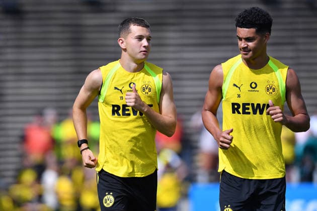 Fußball 1. Bundesliga Training Borussia Dortmund am 05.08.2026 auf dem Trainingsgelände Hohenbuschei in Dortmund Konstantinos Karetsas ( Dortmund ), links - Kaua Prates ( Dortmund ), rechts *** Soccer, Bundesliga 1: Borussia Dortmund training session on August 5, 2026, at the Hohenbuschei training facility in Dortmund. Konstantinos Karetsas (Dortmund), left; Kaua Prates (Dortmund), right xRx