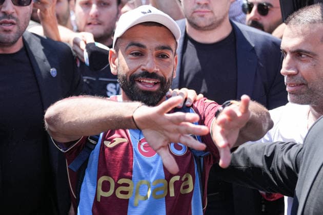 Egyptian football star Mohamed Salah arrives in Istanbul ISTANBUL, TURKIYE – AUGUST 5: Egyptian footballer Mohamed Salah, who has begun transfer talks with Trabzonspor, arrives in Istanbul, Turkiye, on August 5, 2026. The 34-year-old player arrived by private jet at Ataturk Airport General Aviation Terminal from the Greek island of Mykonos, where he had been on vacation, and was welcomed by Trabzonspor supporters. Cemal Yurttas Anadolu Istanbul Turkey. Editorial use only. Please get in touch for any other usage.  Copyright: x2026xAnadoluxCemalxYurttasx