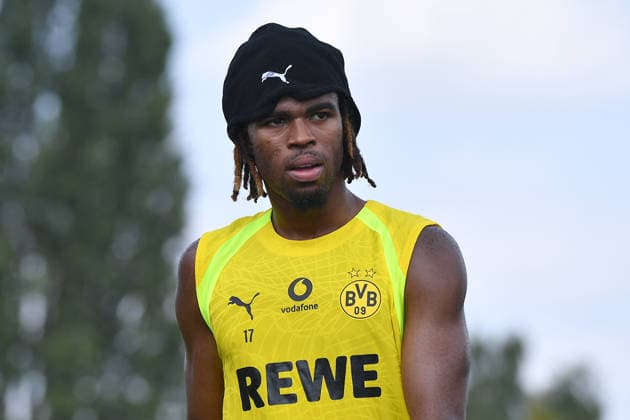 Fußball 1. Bundesliga Training Borussia Dortmund am 05.08.2026 auf dem Trainingsgelände Hohenbuschei in Dortmund Carney Chukwuemeka ( Dortmund ) bricht das Training ab *** Soccer: Bundesliga 1 – Borussia Dortmund Training on August 5, 2026, at the Hohenbuschei Training Facility in Dortmund; Carney Chukwuemeka; Dortmund cuts training short xRx