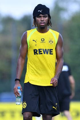 Fußball 1. Bundesliga Training Borussia Dortmund am 05.08.2026 auf dem Trainingsgelände Hohenbuschei in Dortmund Carney Chukwuemeka ( Dortmund ) bricht das Training ab *** Soccer: Bundesliga 1 – Borussia Dortmund Training on August 5, 2026, at the Hohenbuschei Training Facility in Dortmund; Carney Chukwuemeka; Dortmund cuts training short xRx