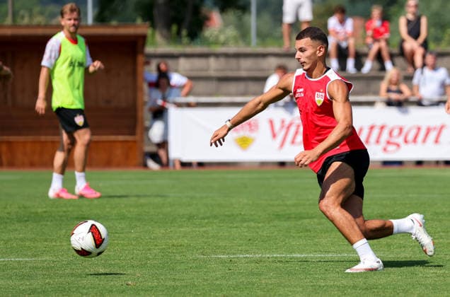 05.08.2026, Deutschland, Grassau, Fußball Bundesliga, Saison 2026 2027, Trainingslager VfB Stuttgart, Badredine Bouanani *** August 5, 2026, Germany, Grassau, Bundesliga, 2026–2027 season, VfB Stuttgart training camp, Badredine Bouanani