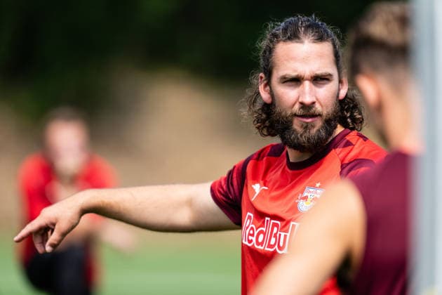 SOCCER - UEFA EL, RBS vs Pafos SALZBURG,AUSTRIA,05.AUG.26 - SOCCER - UEFA Europa League, qualification, Red Bull Salzburg vs Pafos FC, preview, training RBS. Image shows athletic trainer Markus Boeker.  GEPAxpictures xJulioxArellano