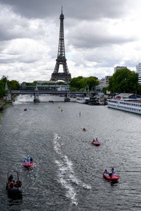 General view of the open water swimming 5km Men Final during the European Aquatics Championships at the River Seine in Paris (France), August 5, 2026. Andrea Staccioli