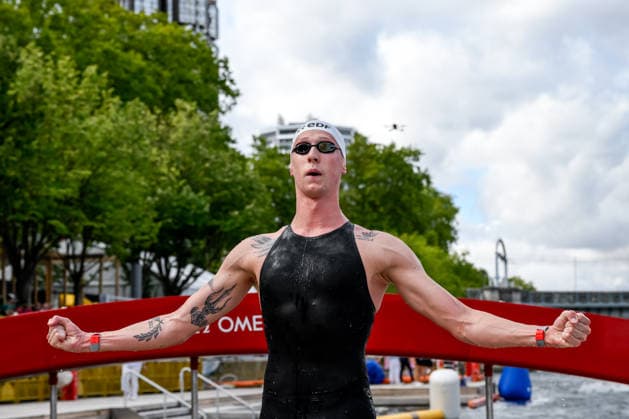 Florian Wellbrock of Germany celebrates after winning the gold medal in the open water swimming 5km Men Final during the European Aquatics Championships at the River Seine in Paris (France), August 5, 2026. Andrea Staccioli