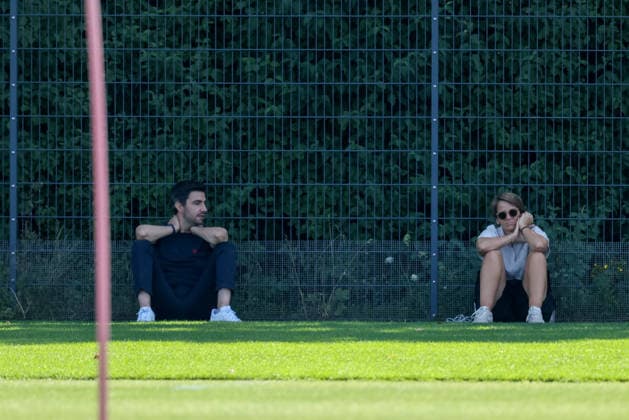 Francisco De Sa Fardilha (sportlicher Leitter FC Bayern Muenchen Frauenfussball) mit Bianca Rech (FC Bayern Muenchen, Abteilungsleiterin Frauenfussball) schauen beim Training zu, GER, FC Bayern Muenchen Frauen Training, Fussball, Google Pixel Frauen-Bundesliga, Saison 2026 2027, 05.08.2026, GER, FC Bayern Muenchen Frauen Training, Fussball, Google Pixel Frauen-Bundesliga, Saison 2026 2027, 05.08.2026 Muenchen *** Francisco De Sa Fardilha, athletic director of FC Bayern Munich Women s Soccer, and Bianca Rech, head of the women s soccer department at FC Bayern Munich, watch a training session, GER, FC Bayern Munich Women’s Training, Soccer, Google Pixel Women’s Bundesliga, 2026–2027 Season, August 5, 2026, GER, FC Bayern Munich Women’s Training, Soccer, Google Pixel Women’s Bundesliga, 2026–2027 Season, August 5, 2026, Munich Copyright: xEibner-Pressefoto JennixMaulx EP_JML