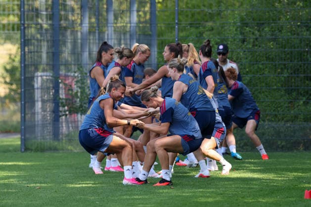Die Spielerinnen des FC Bayern Muenchen machen eine Uebung beim Training, GER, FC Bayern Muenchen Frauen Training, Fussball, Google Pixel Frauen-Bundesliga, Saison 2026 2027, 05.08.2026, GER, FC Bayern Muenchen Frauen Training, Fussball, Google Pixel Frauen-Bundesliga, Saison 2026 2027, 05.08.2026 Muenchen *** The FC Bayern Munich women s team performs an exercise during practice, GER, FC Bayern Munich Women s Practice, Soccer, Google Pixel Women s Bundesliga, 2026–2027 Season, August 5, 2026, GER, FC Bayern Munich Women s Training, Soccer, Google Pixel Women s Bundesliga, 2026–2027 Season, August 5, 2026, Munich Copyright: xEibner-Pressefoto JennixMaulx EP_JML